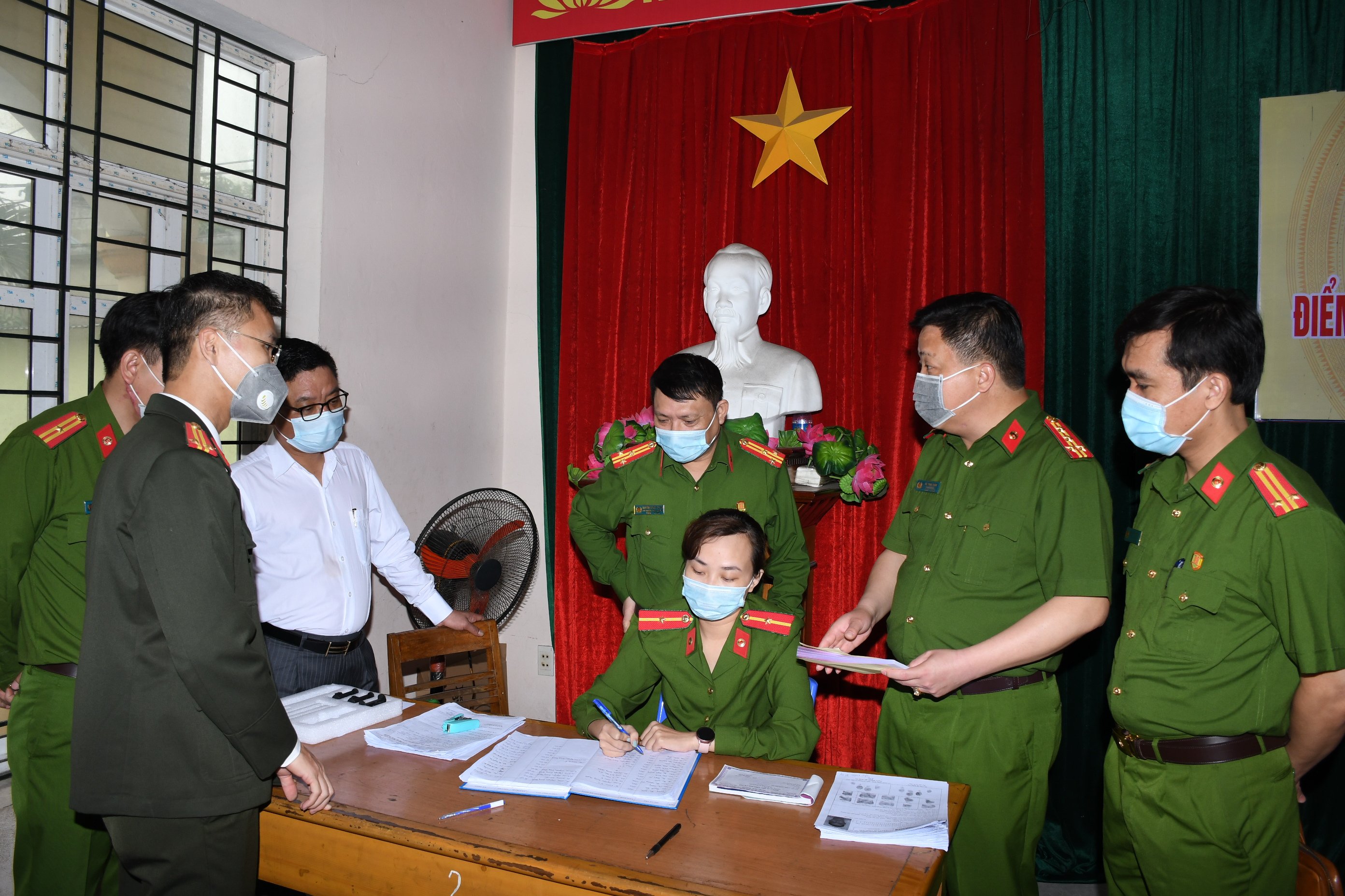 Đẩy nhanh tiến độ cấp CCCD gắn chíp điện tử, phấn đấu đạt mỗi thiết bị thu nhận từ 350 hồ sơ trong 1 ngày